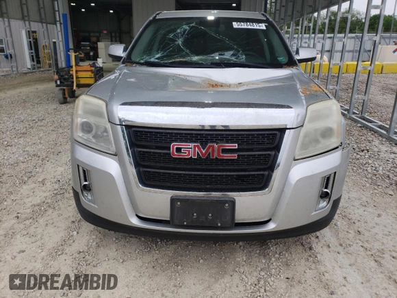 2013 GMC Terrain SLE z VIN 2GKALMEK4D6300221, wystawiony jako Copart lot #55784815 z przebiegiem 129 424 mil mil oraz Szkoda całkowita • Salvage title. Historia ofert i sprzedaży dostępna na DreamBid. Obrazek 5.