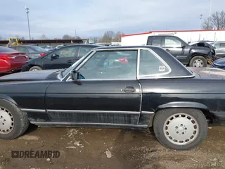 1988 Mercedes-Benz 560 Series 560SL with VIN WDBBA48D9JA081286, listed as a IAAI auction lot 41742395 with 143,034 mi miles. Bid and sale history available at carsss.com. Image 14.
