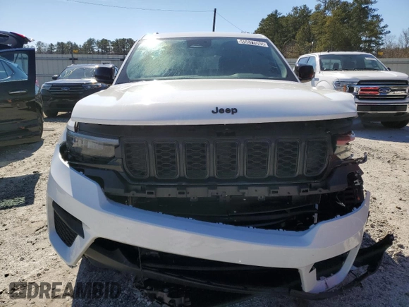 2024 Jeep Grand Cherokee Laredo with VIN 1C4RJHAG3RC124581, listed as a Copart auction lot 45677095 with 24,123 mi miles and Clean title. Bid and sale history available at DreamBid. Image 5.