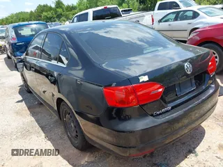 2013 Volkswagen Jetta SE z VIN 3VWDX7AJ2DM221158, wystawiony jako IAAI lot #42522013 z przebiegiem 130 691 mil mil oraz . Historia ofert i sprzedaży dostępna na DreamBid. Obrazek 3.