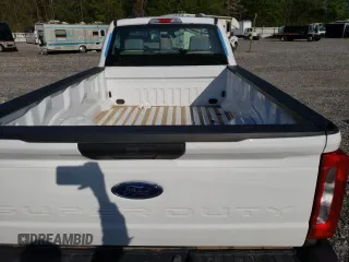 2023 Ford F-250 XL z VIN 1FTBF2BA5PED66929, wystawiony jako Copart lot #52190155 z przebiegiem Nie podano mil oraz Szkody całkowita. Historia ofert i sprzedaży dostępna na DreamBid. Obrazek 10.