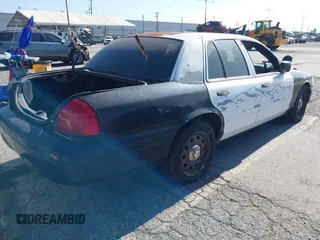 2008 Ford Police Interceptor z VIN 2FAFP71V18X150470, wystawiony jako IAAI lot #42301553 z przebiegiem 82 116 mil mil oraz . Historia ofert i sprzedaży dostępna na DreamBid. Obrazek 4.