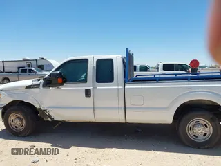 2015 Ford F-250 XLT z VIN 1FT7X2AT7FEC16924, wystawiony jako IAAI lot #41968009 z przebiegiem 328 785 mil mil oraz . Historia ofert i sprzedaży dostępna na DreamBid. Obrazek 13.