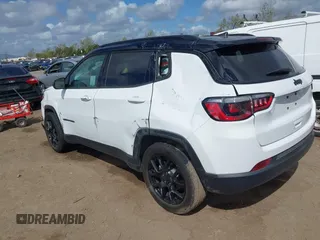2022 Jeep Compass Latitude z VIN 3C4NJCBB6NT213502, wystawiony jako IAAI lot #41949094 z przebiegiem 11 090 mil mil oraz . Historia ofert i sprzedaży dostępna na DreamBid. Obrazek 3.