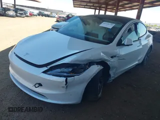 2025 Tesla Model 3 Long Range z VIN 5YJ3E1EB9SF885771, wystawiony jako IAAI lot #42158734 z przebiegiem 3480 mil mil oraz . Historia ofert i sprzedaży dostępna na DreamBid. Obrazek 16.