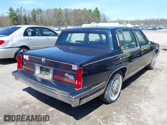 1988 Cadillac Fleetwood z VIN 1G6CB5153J4265796, wystawiony jako IAAI lot #42129869 z przebiegiem 63 756 mil mil oraz . Historia ofert i sprzedaży dostępna na DreamBid. Obrazek 4.