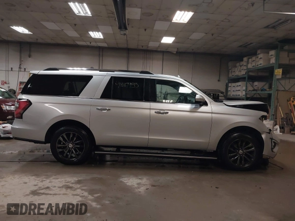 2019 Ford Expedition Max Limited z VIN 1FMJK2AT8KEA38399, wystawiony jako IAAI lot #41887955 z przebiegiem 108 631 mil mil oraz . Historia ofert i sprzedaży dostępna na DreamBid. Obrazek 13.