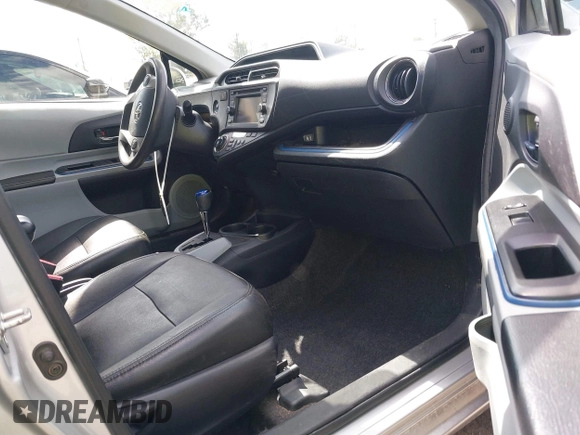 2013 Toyota Prius One z VIN JTDKDTB34D1049949, wystawiony jako IAAI lot #42246438 z przebiegiem 68 203 mil mil oraz . Historia ofert i sprzedaży dostępna na DreamBid. Obrazek 5.