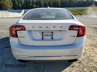 2017 Volvo S60 Inscription Platinum z VIN LYV402HM9HB140468, wystawiony jako Copart lot #74993444 z przebiegiem 103 907 mil mil oraz Szkoda całkowita • Salvage title. Historia ofert i sprzedaży dostępna na DreamBid. Obrazek 6.