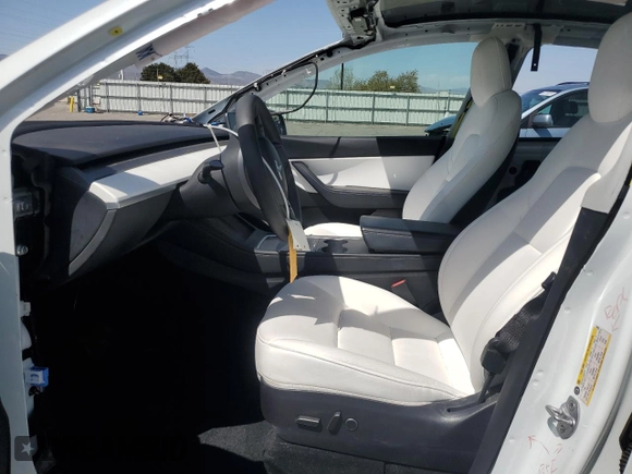 2022 Tesla Model Y Long Range with VIN 7SAYGDEE0NF436885, listed as a Copart auction lot 52101735 with 35,799 mi miles and Salvage Title. Bid and sale history available at carsss.com. Image 7.