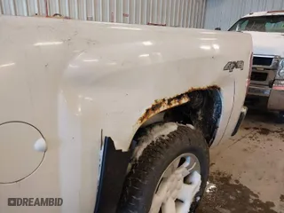 2011 Chevrolet Silverado 1500 LT with VIN 1GCRKSE30BZ217756, listed as a IAAI auction lot 41790864 with 154,363 mi miles. Bid and sale history available at carsss.com. Image 6.