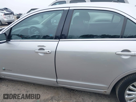 2010 Ford Fusion Hybrid with VIN 3FADP0L33AR185509, listed as a IAAI auction lot 41798825 with 155,934 mi miles. Bid and sale history available at carsss.com. Image 15.