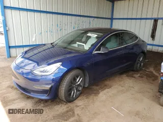 2018 Tesla Model 3 Long Range Battery z VIN 5YJ3E1EB3JF134664, wystawiony jako Copart lot #57288485 z przebiegiem Nie podano mil oraz Szkoda całkowita • Salvage title. Historia ofert i sprzedaży dostępna na DreamBid. Obrazek 1.