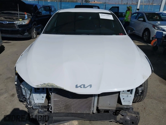 2023 Kia K5 GT-Line z VIN 5XXG64J22PG224092, wystawiony jako IAAI lot #41652803 z przebiegiem 50 326 mil mil oraz . Historia ofert i sprzedaży dostępna na DreamBid. Obrazek 13.