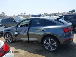 2024 Audi Q5 Sportback S line Premium Plus z VIN WA15AAFY3R2138424, wystawiony jako IAAI lot #42184784 z przebiegiem 4 635 mil mil oraz . Historia ofert i sprzedaży dostępna na DreamBid. Obrazek 14.