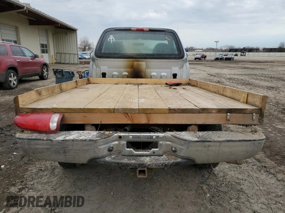 2004 Ford F-150 XL z VIN 2FTRF18274CA75519, wystawiony jako Copart lot #47450395 z przebiegiem 129 099 mil mil oraz Szkoda całkowita • Salvage title. Historia ofert i sprzedaży dostępna na DreamBid. Obrazek 6.