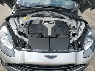 2023 Aston Martin DBX 707 z VIN SD7VUJBW0PTV08298, wystawiony jako Copart lot #77753224 z przebiegiem 3587 mil mil oraz Szkody całkowita. Historia ofert i sprzedaży dostępna na DreamBid. Obrazek 14.