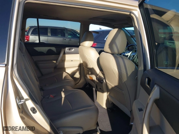 2013 Toyota Highlander with VIN 5TDZK3EH0DS107053, listed as a IAAI auction lot 41679784 with 136,100 mi miles. Bid and sale history available at carsss.com. Image 8.