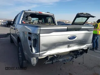 2021 Ford F-150 XL z VIN 1FTEW1CP1MFA69303, wystawiony jako IAAI lot #41593902 z przebiegiem 116 841 mil mil oraz . Historia ofert i sprzedaży dostępna na DreamBid. Obrazek 15.