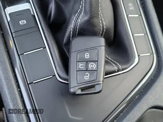 2024 Volkswagen Tiguan SE с VIN 3VV3B7AX0RM107010, выставлен на аукционе IAAI как лот 42889810 с пробегом 22 903 миль миль и . История ставок и продаж доступна на DreamBid. Изображение 38.