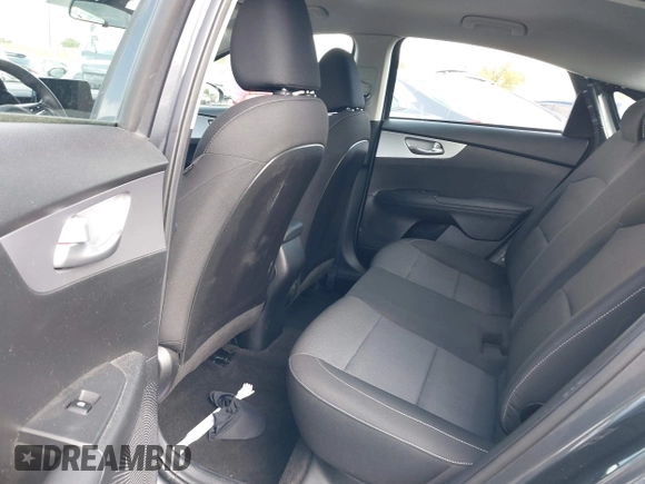 2023 Kia Forte LXS z VIN 3KPF24AD6PE578103, wystawiony jako IAAI lot #42131745 z przebiegiem 42 003 mil mil oraz . Historia ofert i sprzedaży dostępna na DreamBid. Obrazek 8.