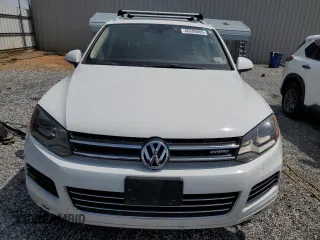 2013 Volkswagen Touareg z VIN WVGEG9BP7DD001849, wystawiony jako Copart lot #60208005 z przebiegiem 120 741 mil mil oraz Czysty tytuł • Clean title. Historia ofert i sprzedaży dostępna na DreamBid. Obrazek 5.
