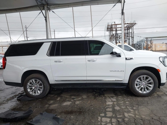 2022 GMC Yukon XL SLT with VIN 1GKS2GKD6NR328395, listed as a IAAI auction lot 41789208 with 24,797 mi miles. Bid and sale history available at carsss.com. Image 13.