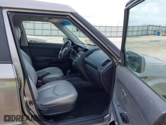 2013 Kia Soul with VIN KNDJT2A52D7595996, listed as a IAAI auction lot 41974905 with 138,953 mi miles. Bid and sale history available at carsss.com. Image 5.