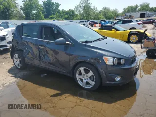 2014 Chevrolet Sonic LTZ z VIN 1G1JE6SB5E4241777, wystawiony jako Copart lot #60117705 z przebiegiem 139 287 mil mil oraz Czysty tytuł • Clean title. Historia ofert i sprzedaży dostępna na DreamBid. Obrazek 4.