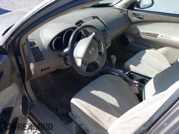 2005 Nissan Altima SL z VIN 1N4AL11D65N437326, wystawiony jako IAAI lot #42036878 z przebiegiem Nie podano mil oraz . Historia ofert i sprzedaży dostępna na DreamBid. Obrazek 5.