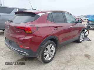 2024 Buick Encore GX Preferred z VIN KL4AMBSL5RB209578, wystawiony jako IAAI lot #41958892 z przebiegiem 11 893 mil mil oraz . Historia ofert i sprzedaży dostępna na DreamBid. Obrazek 4.