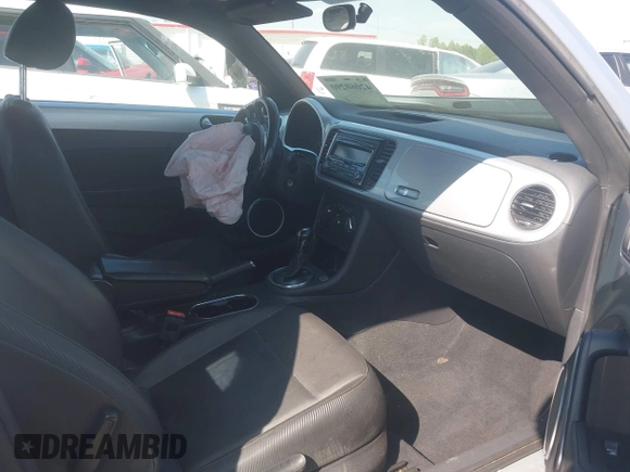 2014 Volkswagen Beetle 2.5L w/Sun with VIN 3VWJP7AT7EM633386, listed as a IAAI auction lot 42060290 with 273,374 mi miles and . Bid and sale history available at DreamBid. Image 5.
