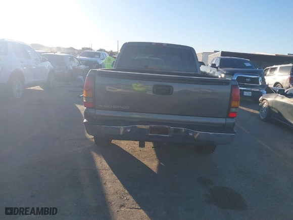 2001 Chevrolet Silverado 1500 LS with VIN 2GCEC19V711128338, listed as a IAAI auction lot 40934362 with 219,613 mi miles. Bid and sale history available at carsss.com. Image 17.