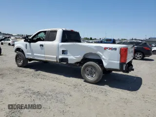 2017 Ford F-250 XLT with VIN 1FT7X2B63HEB19120, listed as a Copart auction lot 62352925 with Not provided miles and Salvage title. Bid and sale history available at DreamBid. Image 2.