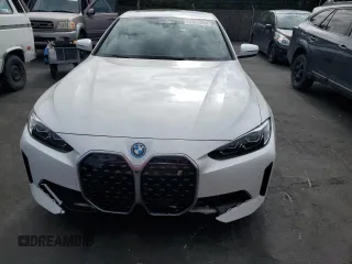 2024 BMW i4 eDrive35 z VIN WBY43AW00RFT22457, wystawiony jako Copart lot #53167205 z przebiegiem 3329 mil mil oraz Szkody całkowita. Historia ofert i sprzedaży dostępna na DreamBid. Obrazek 5.