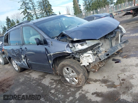 2006 Toyota Sienna CE z VIN 5TDZA23C06S547703, wystawiony jako IAAI lot #41973392 z przebiegiem 235 995 mil mil oraz . Historia ofert i sprzedaży dostępna na DreamBid. Obrazek 1.