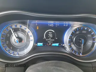 2016 Chrysler 300 C z VIN 2C3CCAEG9GH147556, wystawiony jako Copart lot #56751675 z przebiegiem 79 422 mil mil oraz Szkoda całkowita • Salvage title. Historia ofert i sprzedaży dostępna na DreamBid. Obrazek 9.