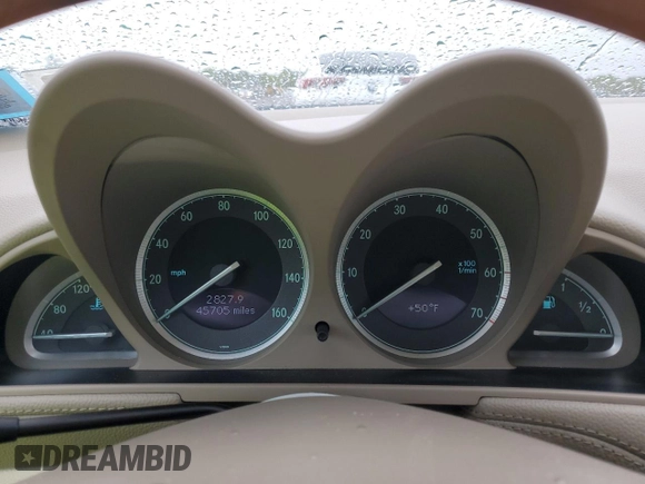 2005 Mercedes-Benz SL 500 z VIN WDBSK75FX5F101381, wystawiony jako Copart lot #57725655 z przebiegiem 45 705 mil mil oraz Szkoda całkowita • Salvage title. Historia ofert i sprzedaży dostępna na DreamBid. Obrazek 9.