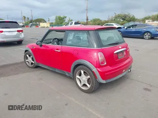 2003 MINI Hardtop z VIN WMWRC33403TE17040, wystawiony jako IAAI lot #41280159 z przebiegiem 62 758 mil mil oraz . Historia ofert i sprzedaży dostępna na DreamBid. Obrazek 3.