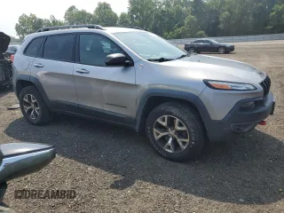 2015 Jeep Cherokee Trailhawk z VIN 1C4PJMBS5FW778852, wystawiony jako Copart lot #59107555 z przebiegiem Nie podano mil oraz Czysty tytuł • Clean title. Historia ofert i sprzedaży dostępna na DreamBid. Obrazek 4.