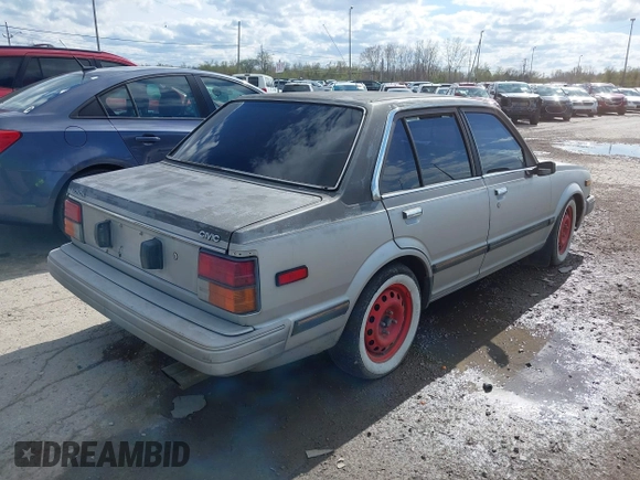 1983 Honda Civic z VIN JHMST3433DS003988, wystawiony jako IAAI lot #42069678 z przebiegiem 155 104 mil mil oraz . Historia ofert i sprzedaży dostępna na DreamBid. Obrazek 4.
