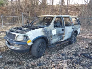 1998 Ford Expedition XLT with VIN 1FMRU17L3WLB67036, listed as a IAAI auction lot 41795100 with 272,500 mi miles. Bid and sale history available at carsss.com. Image 2.