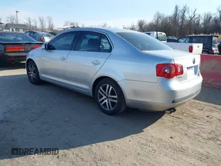 2005 Volkswagen Jetta 2.5L with VIN 3VWSF71K95M638944, listed as a IAAI auction lot 41733119 with 249,370 mi miles and . Bid and sale history available at DreamBid. Image 3.