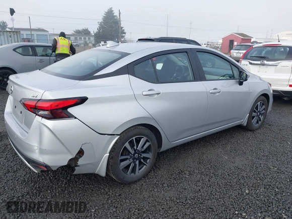 2022 Nissan Versa SV z VIN 3N1CN8EV4NL848302, wystawiony jako IAAI lot #41364363 z przebiegiem 18 556 mil mil oraz . Historia ofert i sprzedaży dostępna na DreamBid. Obrazek 4.