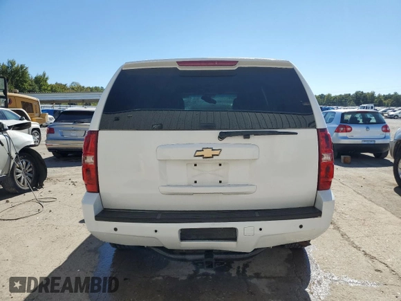 2008 Chevrolet Tahoe Police z VIN 1GNEC03048R278424, wystawiony jako Copart lot #76256084 z przebiegiem 291 465 mil mil oraz Szkody całkowita. Historia ofert i sprzedaży dostępna na DreamBid. Obrazek 6.