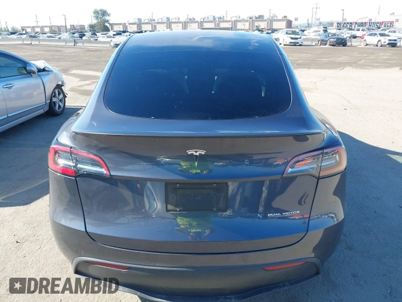 2022 Tesla Model Y Performance z VIN 7SAYGDEF2NF490794, wystawiony jako IAAI lot #42218742 z przebiegiem 41 402 mil mil oraz . Historia ofert i sprzedaży dostępna na DreamBid. Obrazek 16.
