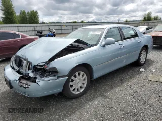 2007 Lincoln Town Car Signature Limited z VIN 1LNHM82W37Y623899, wystawiony jako Copart lot #57691315 z przebiegiem 181 687 mil mil oraz Szkoda całkowita • Salvage title. Historia ofert i sprzedaży dostępna na DreamBid. Obrazek 1.