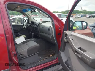 2005 Nissan Xterra S z VIN 5N1AN08W05C656764, wystawiony jako IAAI lot #42331404 z przebiegiem 144 575 mil mil oraz . Historia ofert i sprzedaży dostępna na DreamBid. Obrazek 5.