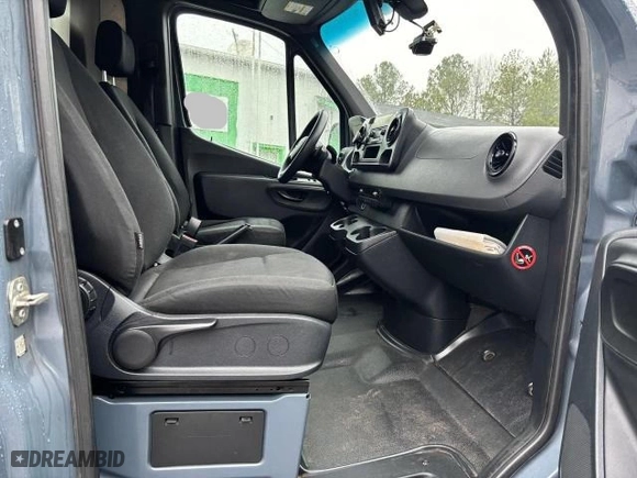 2019 Mercedes-Benz Sprinter Cargo Van with VIN WD4PF1CD6KP129832, listed as a Copart auction lot 46268675 with 107,981 mi miles and Clean Title. Bid and sale history available at carsss.com. Image 5.