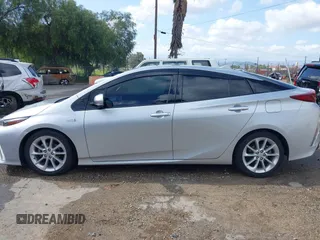 2017 Toyota Prius Plus z VIN JTDKARFP4H3035214, wystawiony jako IAAI lot #41952143 z przebiegiem 166 687 mil mil oraz . Historia ofert i sprzedaży dostępna na DreamBid. Obrazek 14.